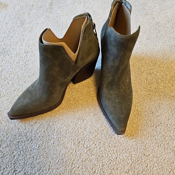 VINCE CAMUTO Gigietta Suede Bootie in Dark Green Suede 7.5 (New without Box) - Picture 12 of 12